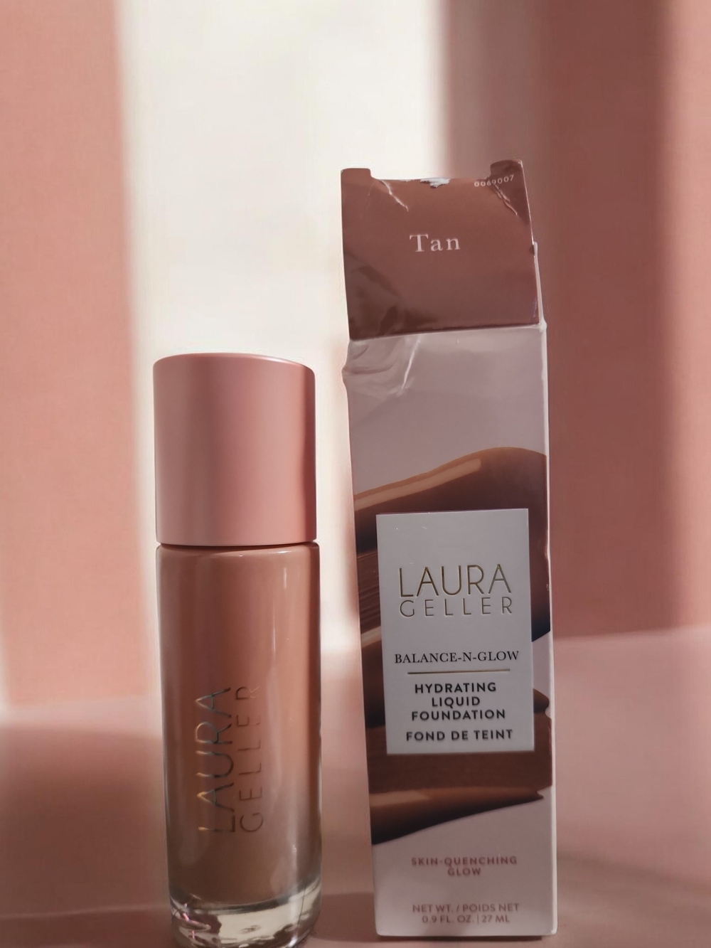 Laura Geller Hydrating Liquid Foundation — Tan